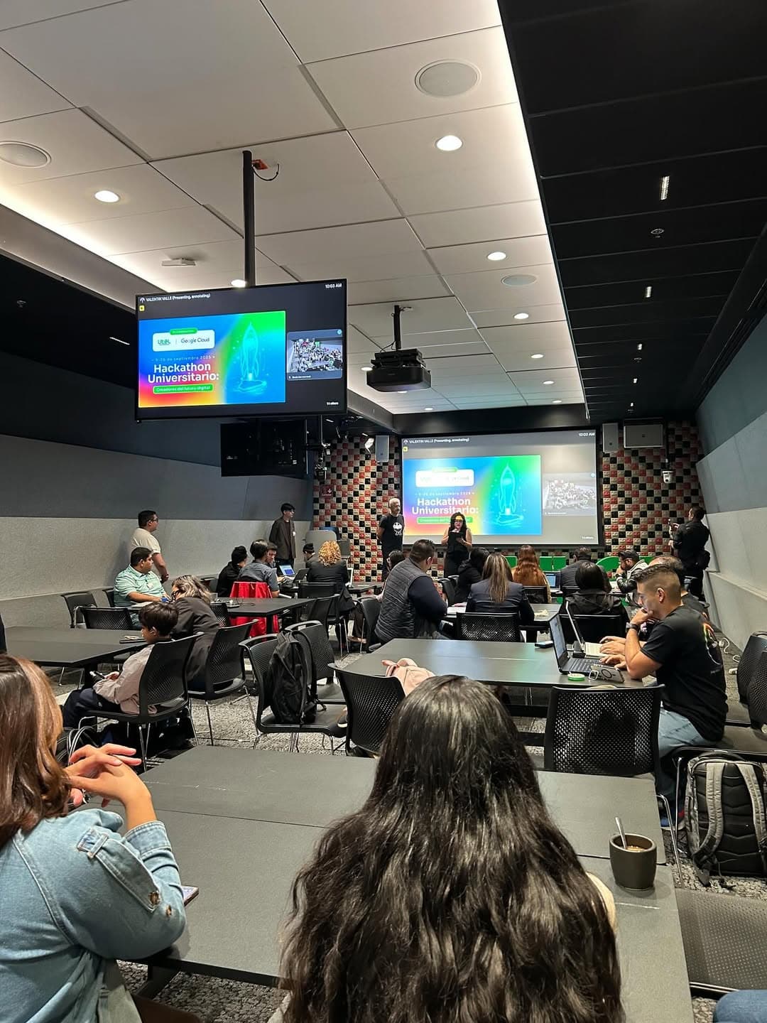 Speaker en Google · Hackathon